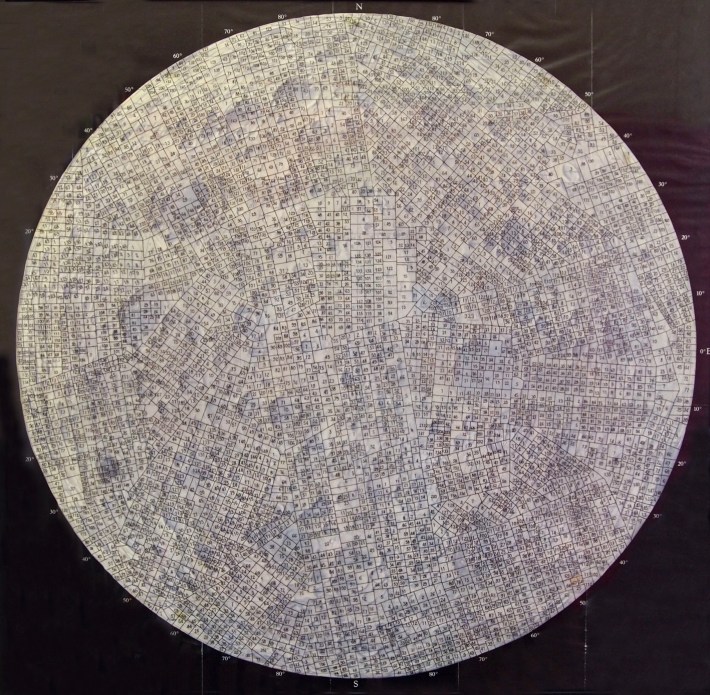 die verdeckte seite des mondes / 70x70cm / dessin à l'encre sur carte / ink drawing on polyster, map